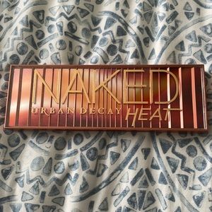 Urban Decay Eyeshadow Palette - HEAT-